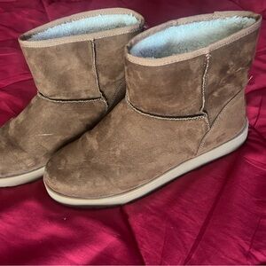 Magellan Outdoors Tan Boots with Cozy Lining 💜